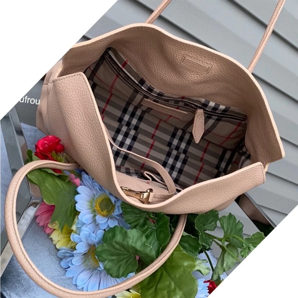 Authentic Burberry bag - Picture 8 of 16